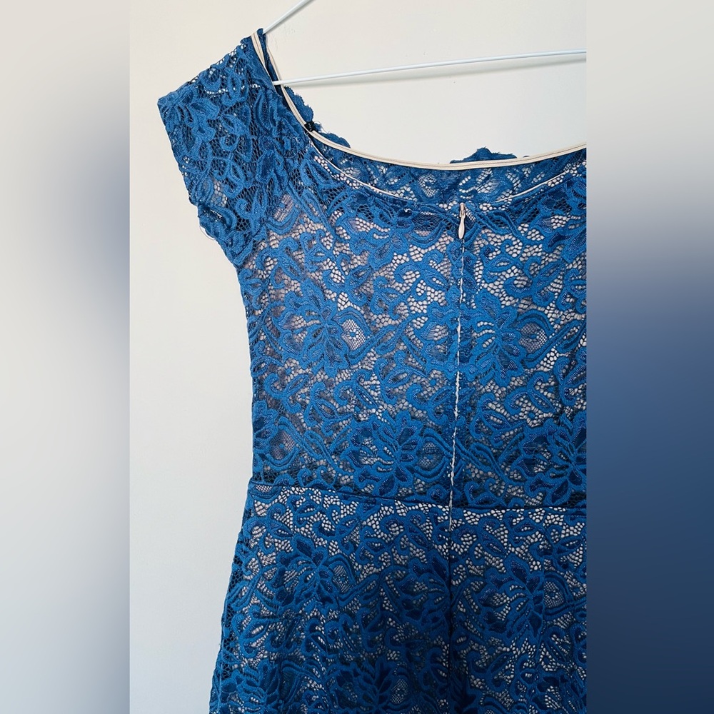 Lace dress - Picture 6 of 7